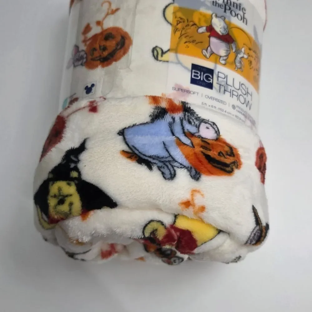 Disney Winnie the Pooh Super Soft Oversized Fall Halloween Plush Throw NEW